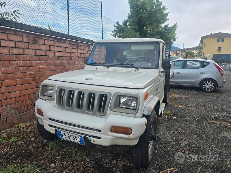Bianco Usata 2011 Mahindra Bolero SUV | 4800 € - Immagine 1/4