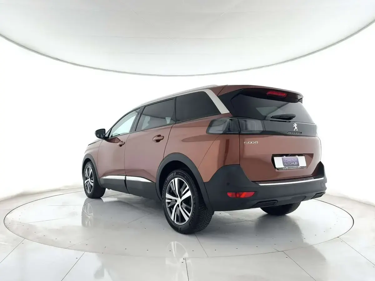 Usata Peugeot 5008 Allure 131 CV (96 kW) 2021 Marrone metallizzato SUV