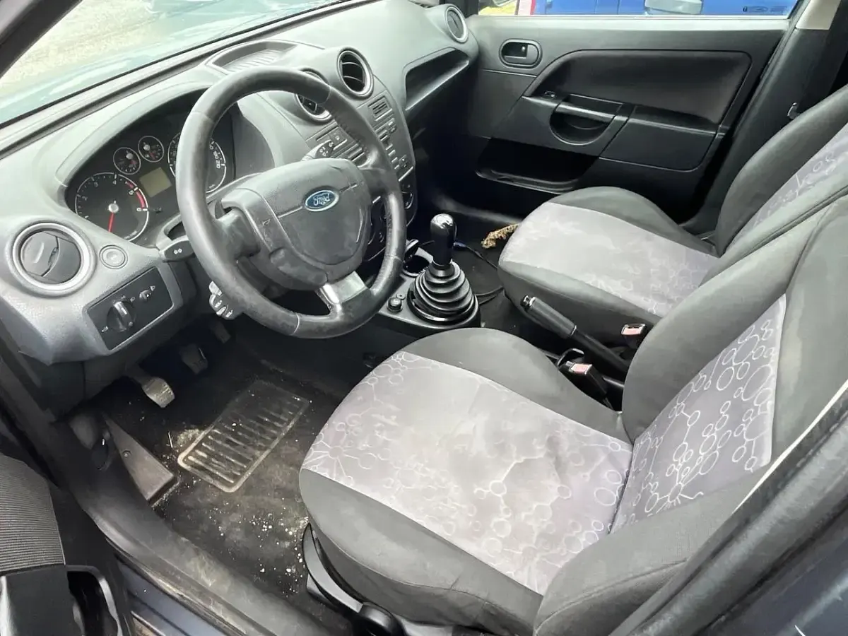 Occasion Ford Fiesta Ghia 67 ch (49 kW) 2008 Gris Citadine