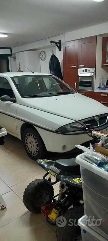 Begagnad Lancia Ypsilon 1998 Halvkombi