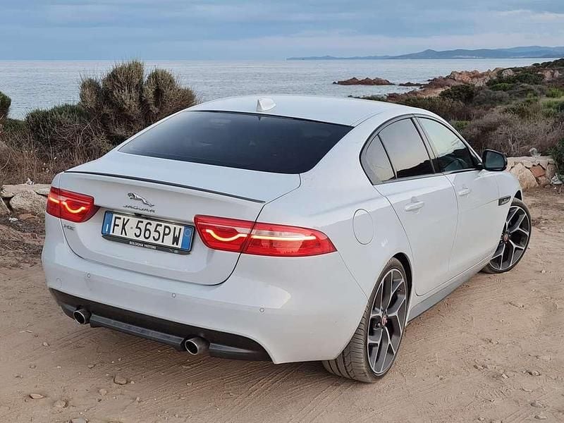 Usata Jaguar XE R-Sport 241 CV (177 kW) 2017 Bianco Berlina