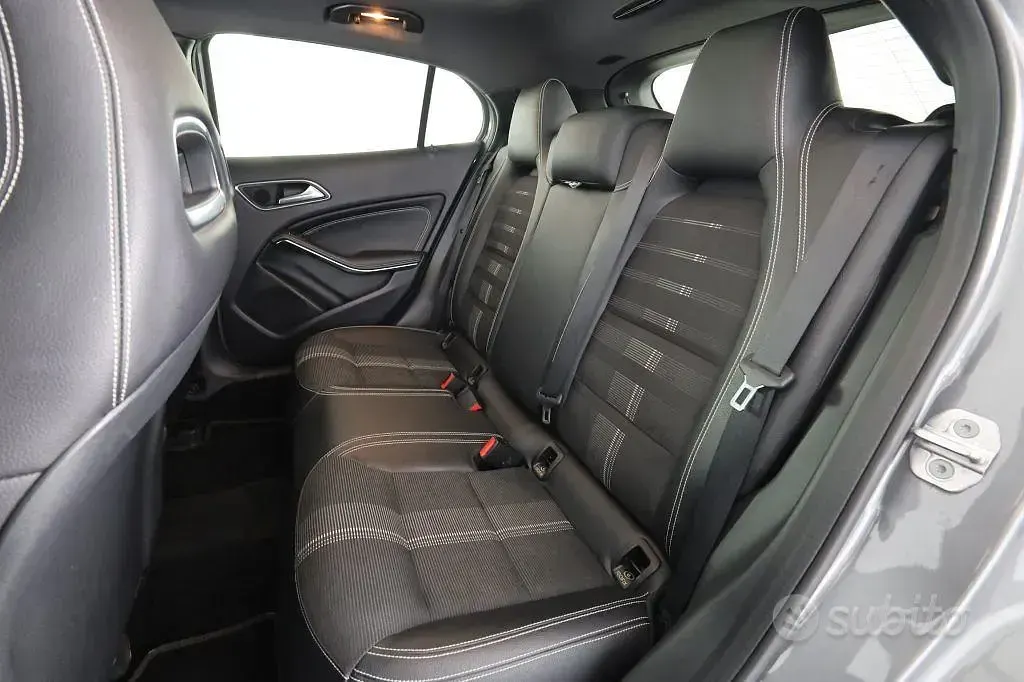 Usata Mercedes GLA220 177 CV (130 kW) 2018 Grigio SUV