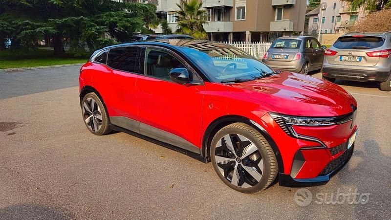 Usata Renault Megane E-Tech Techno 161 kW (220 CV) 2023 Rosso Berlina