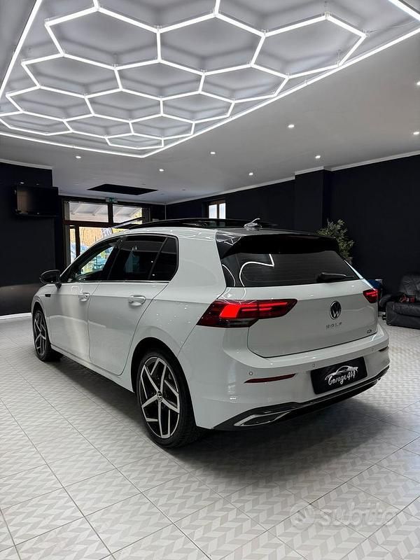 Usata VW Golf VII Style 150 CV (110 kW) 2021 Bianco Utilitaria