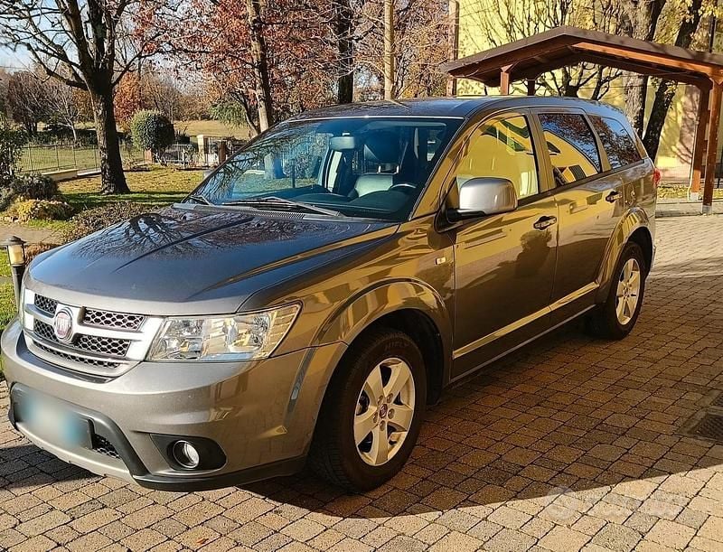 Usata Fiat Freemont 140 CV (102 kW) 2011 Grigio SUV