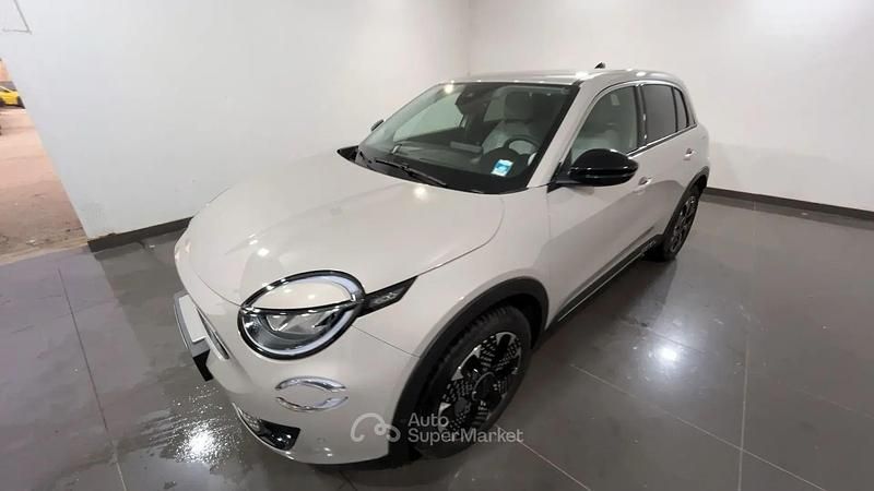 Usata Fiat 600 La Prima 136 CV (100 kW) 2025 Beige SUV