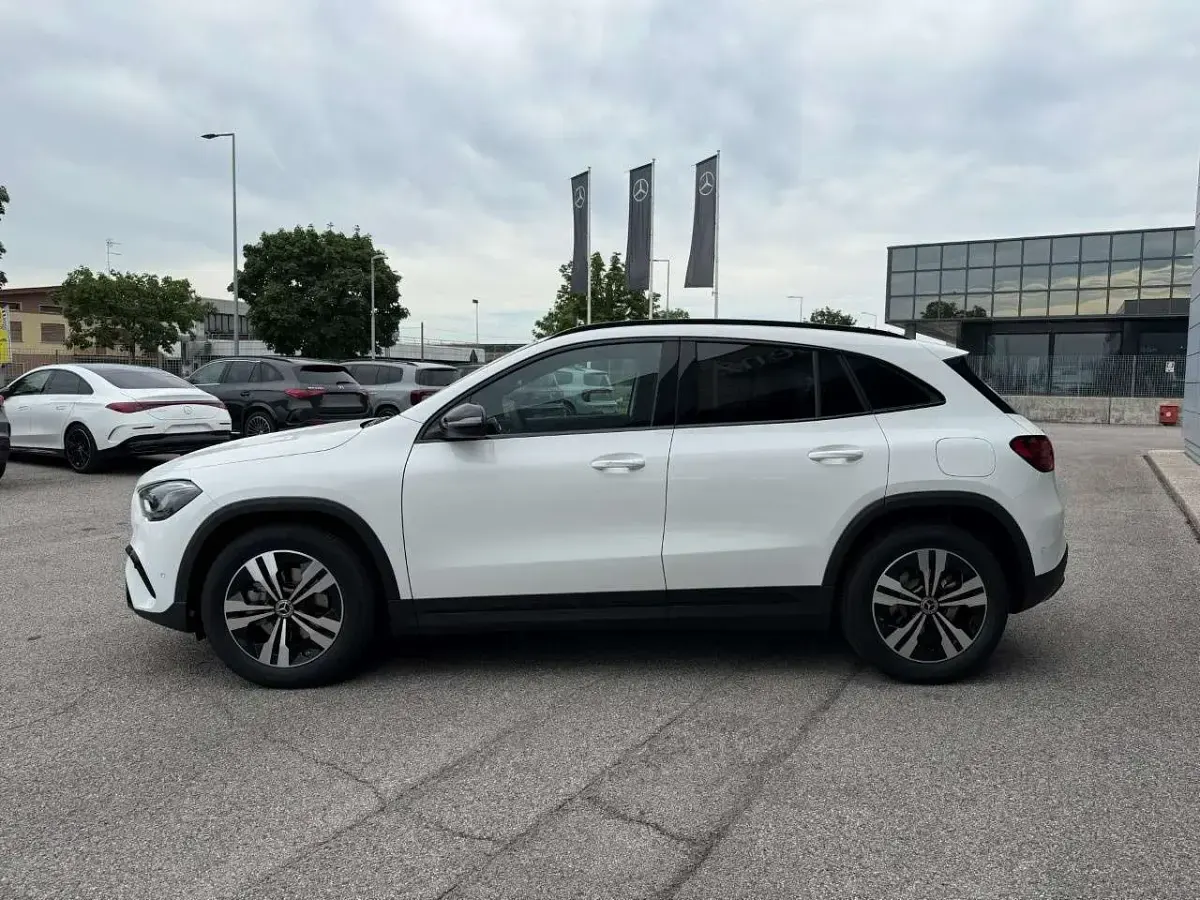 Nuova Mercedes GLA200 150 CV (110 kW) 2026 Bianco polare SUV