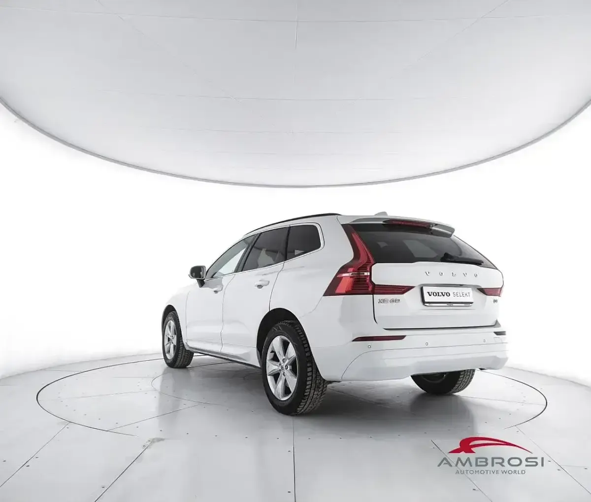 Usado Volvo XC60 Momentum 197 HP (144 kW) 2022 Branco SUV