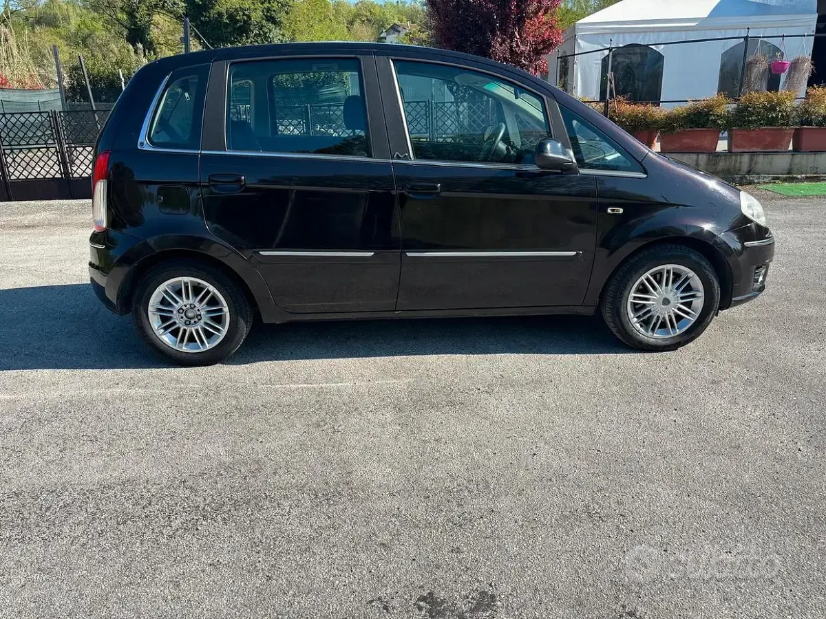 Usata Lancia Musa S 95 CV (69 kW) 2012 Nero Monovolume