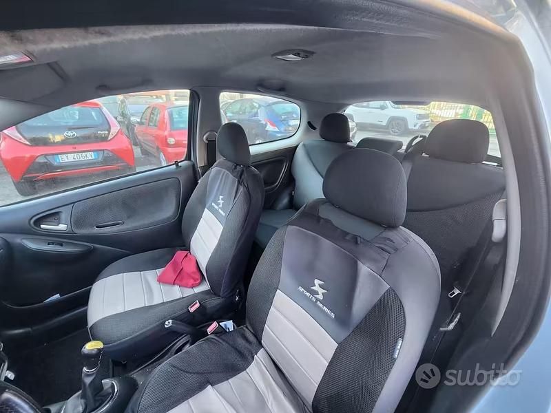 Usata Toyota Yaris 2004 Grigio Utilitaria