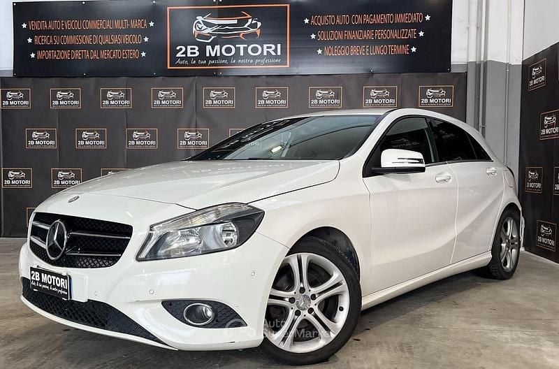 Bianco Usata 2015 Mercedes A180 Tre volumi | 6500 € (Ottimo prezzo) - Immagine 1/4
