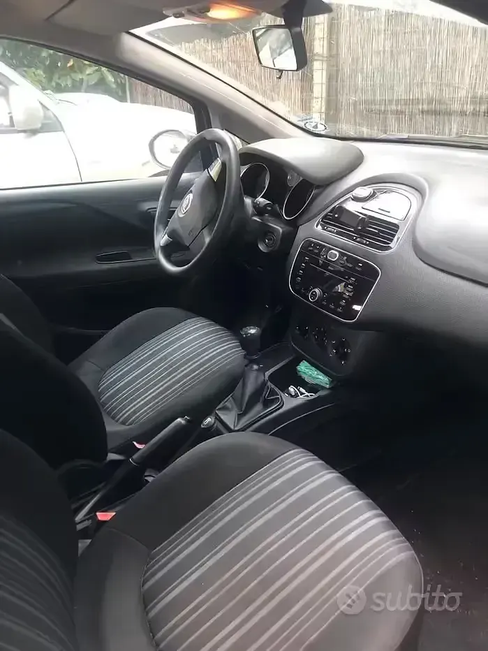 Usata Fiat Punto 69 CV (50 kW) 2011 Bluazzurro Utilitaria