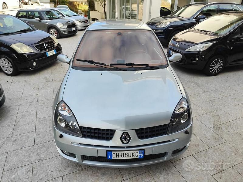 Käytetty Renault Clio II R.S. 169 HP (124 kW) 2003 Harmaa Viistoperä