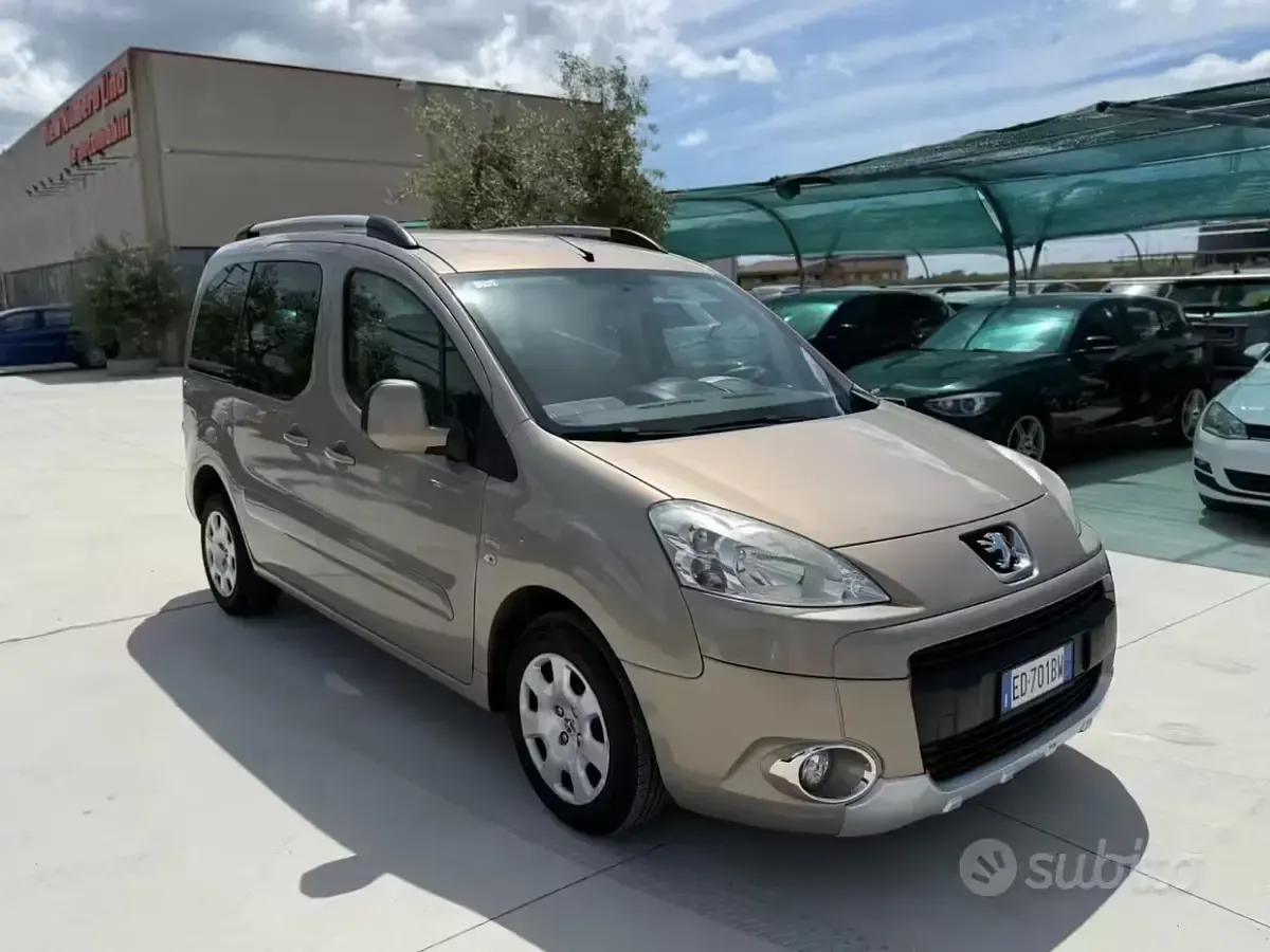 Begagnad Peugeot Partner Tepee Comfort 90 HK (66 kW) 2010 Beige Minibuss
