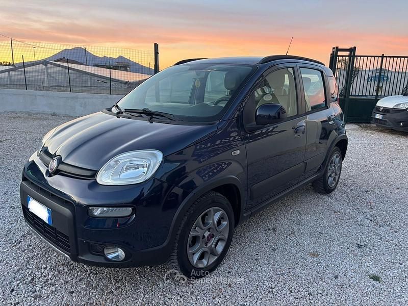 Usata 2014 Fiat Panda Trekking Due volumi | 5000 € (Buon prezzo) - Immagine 1/4