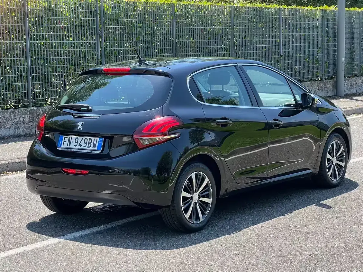 Usata Peugeot 208 Allure 75 CV (55 kW) 2018 Nero Utilitaria