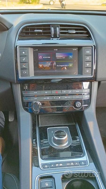 Usata Jaguar F-Pace 250 CV (183 kW) 2017 Grigio SUV