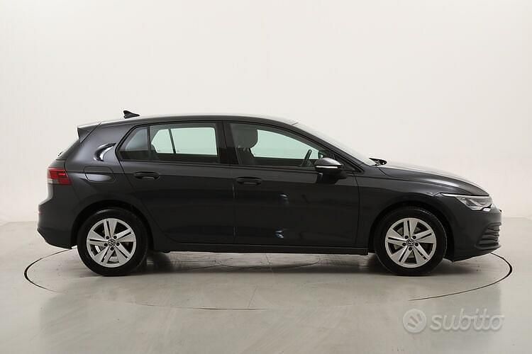 Brugt VW Golf VIII Life 131 HK (96 kW) 2021 Grå Sedan