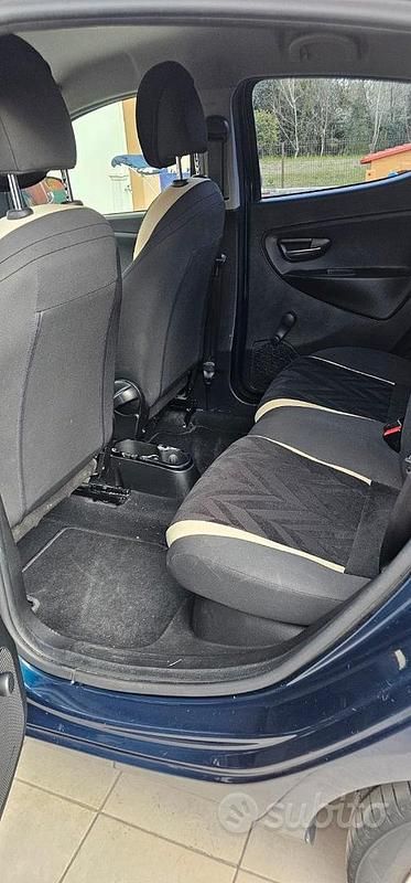 Usata Lancia Ypsilon Gold 69 CV (50 kW) 2016 Blu Utilitaria