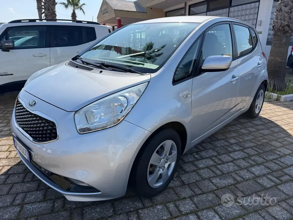Usata Kia Venga 90 CV (66 kW) 2018 Grigio Utilitaria