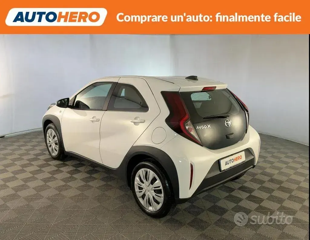Usata Toyota Aygo X Active 72 CV (52 kW) 2025 Bianco SUV