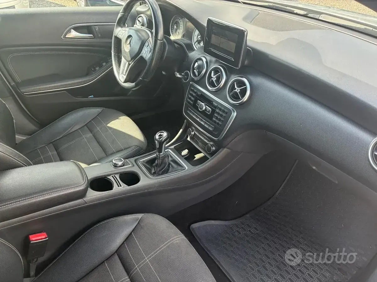 Usata Mercedes A180 109 CV (80 kW) 2014 Grigio Utilitaria