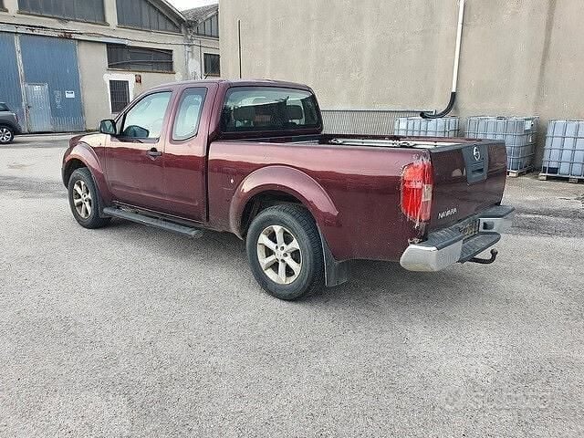 Usata Nissan Navara 174 CV (127 kW) 2006 Rosso Pick-up