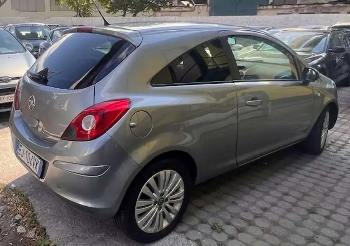 Usata Opel Corsa Edition 86 CV (63 kW) 2011 Grigio Utilitaria