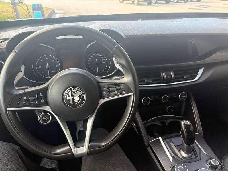 Usata Alfa Romeo Stelvio 209 CV (153 kW) 2019 Grigio SUV