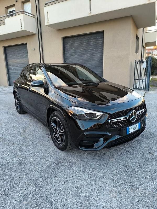Usata Mercedes GLA200 Premium Plus 163 CV (119 kW) 2024 Nero SUV