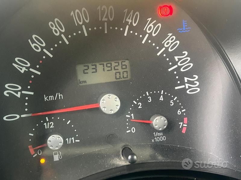 Usata VW New Beetle 2003 Utilitaria