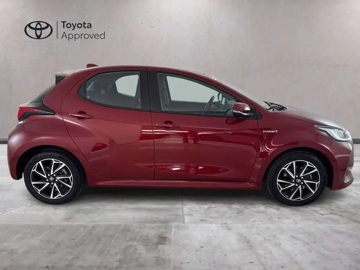 Usata Toyota Yaris Hybrid 92 CV (67 kW) 2021 Rosso Berlina