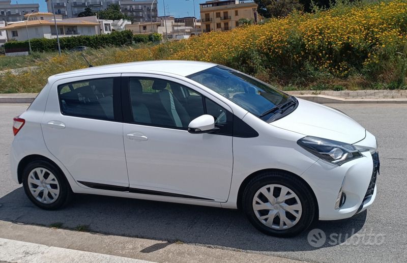 Usata Toyota Yaris Active 72 CV (52 kW) 2019 Bianco Berlina