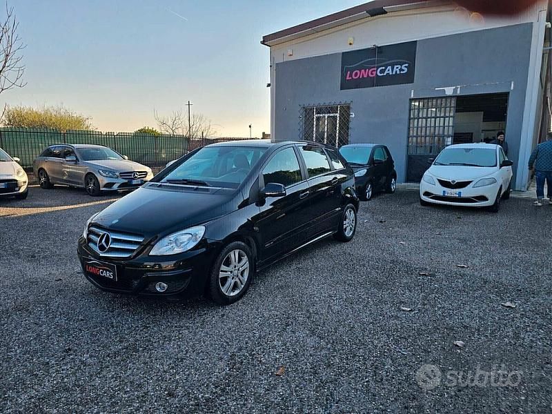 Usata Mercedes B180 Premium 109 CV (80 kW) 2011 Nero Monovolume