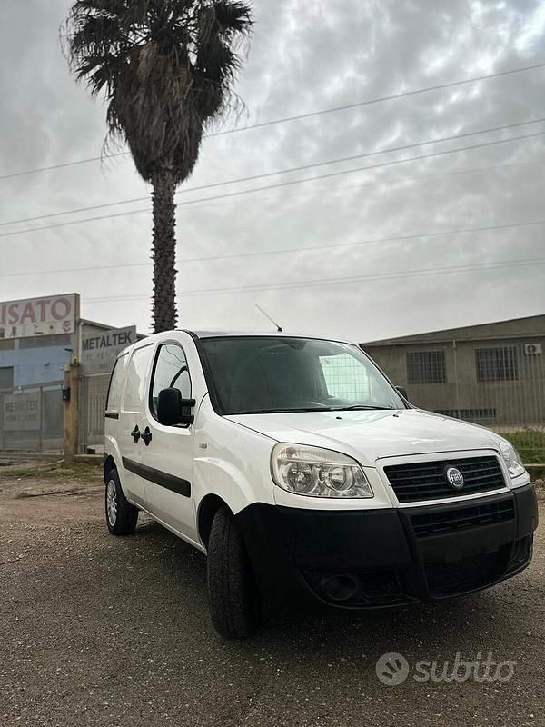 Usata Fiat Doblò Dynamic 105 CV (77 kW) 2007 Bianco Monovolume