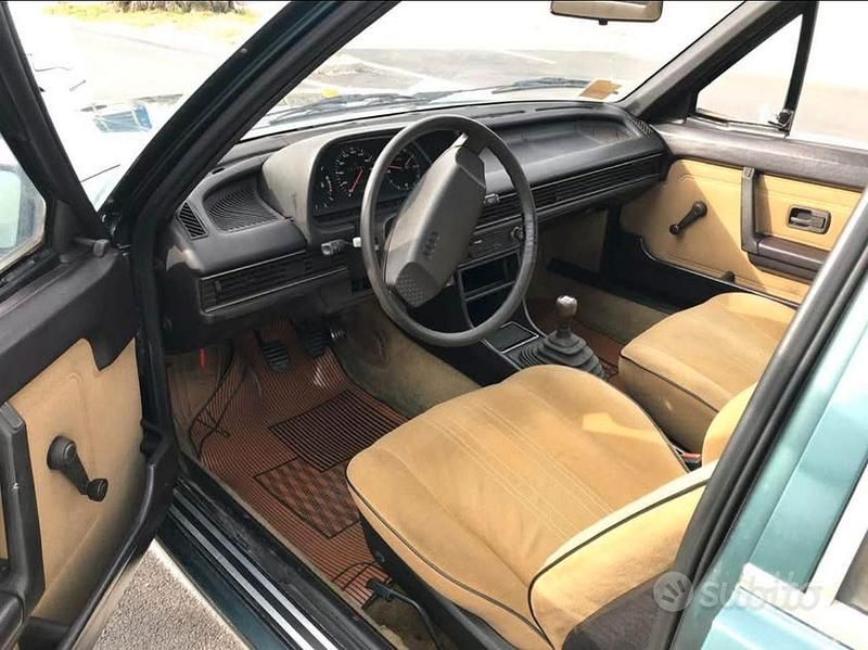 Usata Audi 100 86 CV (63 kW) 1982 Verde Berlina