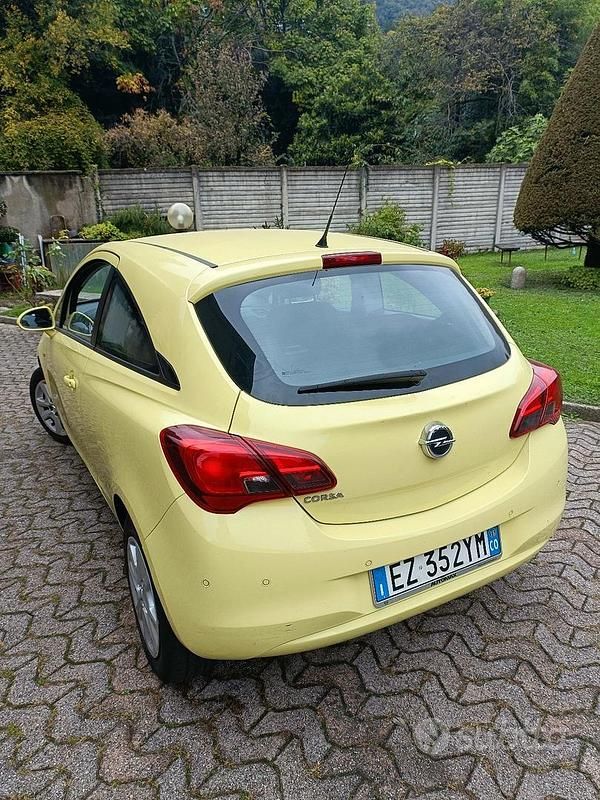 Usata Opel Corsa 2015 Giallo Coupé
