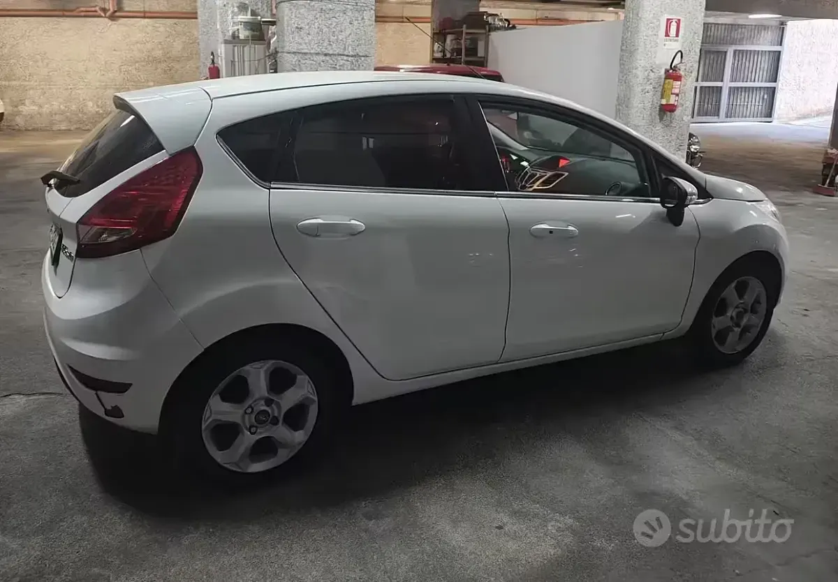 Begagnad Ford Fiesta Titanium 60 HK (44 kW) 2011 Halvkombi