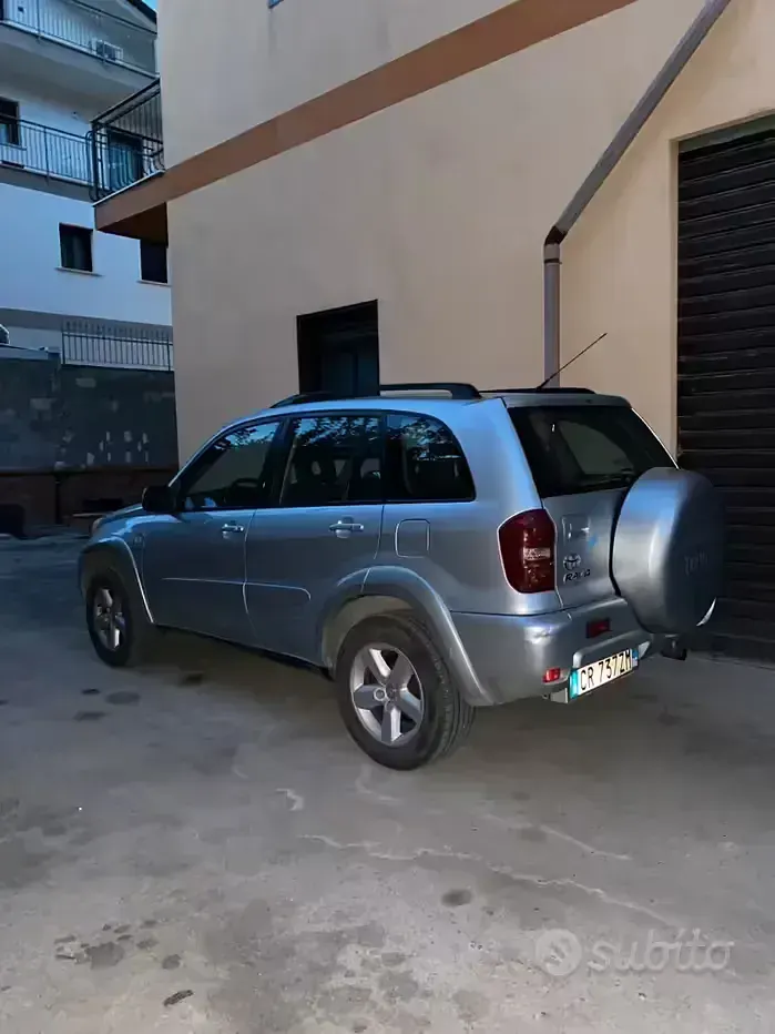 Usata Toyota RAV4 116 CV (85 kW) 2004 Grigio SUV