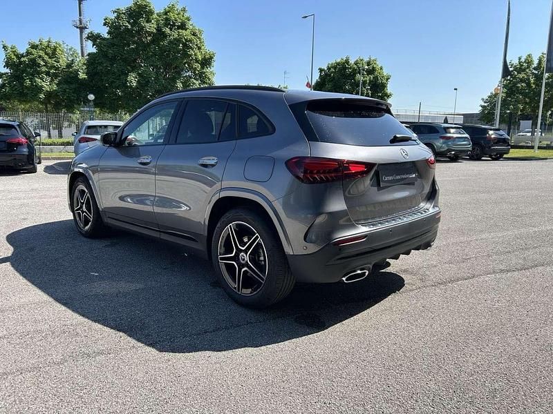 Nuova Mercedes GLA200 150 CV (110 kW) 2026 Grigio montagna SUV