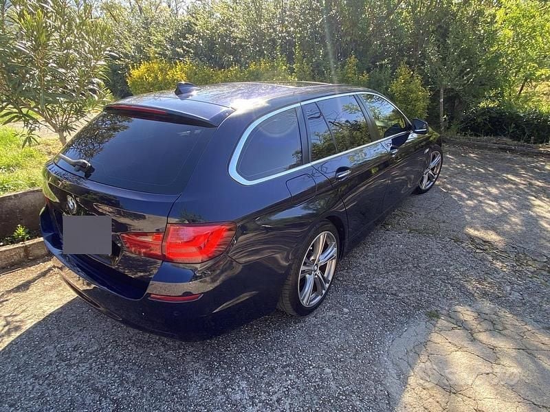 Usata BMW 530 Sport Line 258 CV (189 kW) 2012 Blu Station wagon