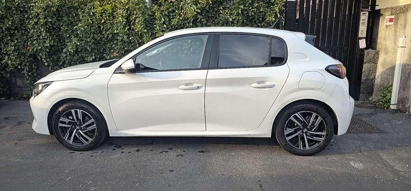 Usata Peugeot 208 Allure 101 CV (74 kW) 2021 Utilitaria