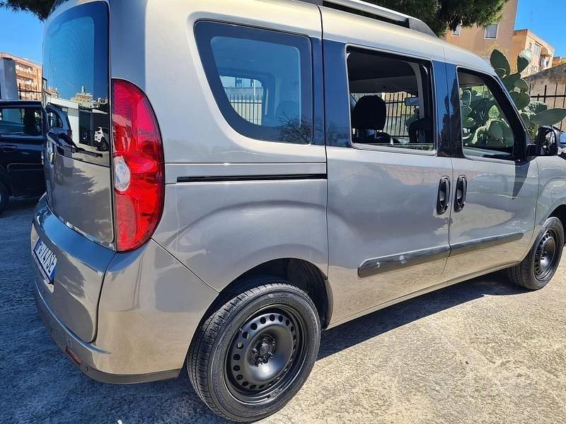 Usata Opel Combo 95 CV (69 kW) 2017 Grigio Monovolume