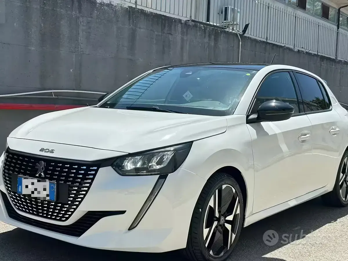 Usata Peugeot 208 102 CV (75 kW) 2023 Bianco Utilitaria