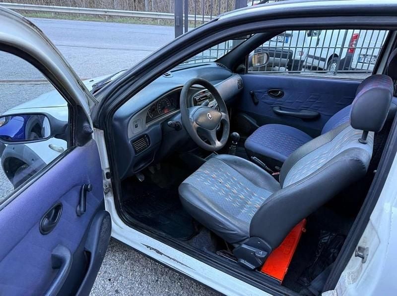 Usata Fiat Strada 80 CV (58 kW) 2004 Bianco Pick-up