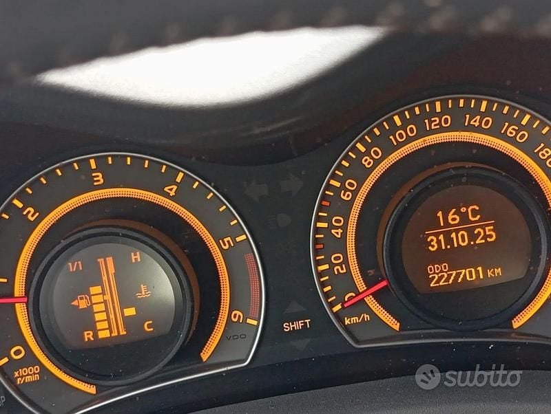 Usata Toyota Auris Sol 126 CV (92 kW) 2007 Nero Berlina