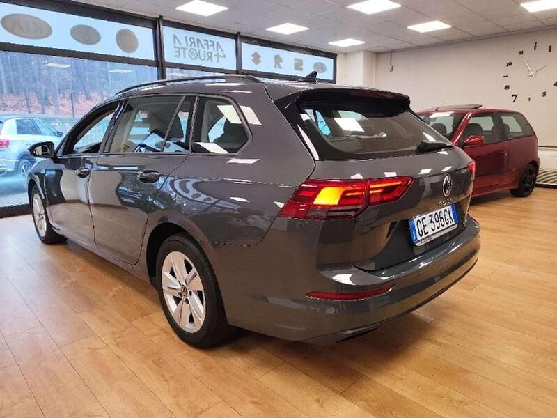 Usata VW Golf VIII Life 131 CV (96 kW) 2021 Grigio Station wagon