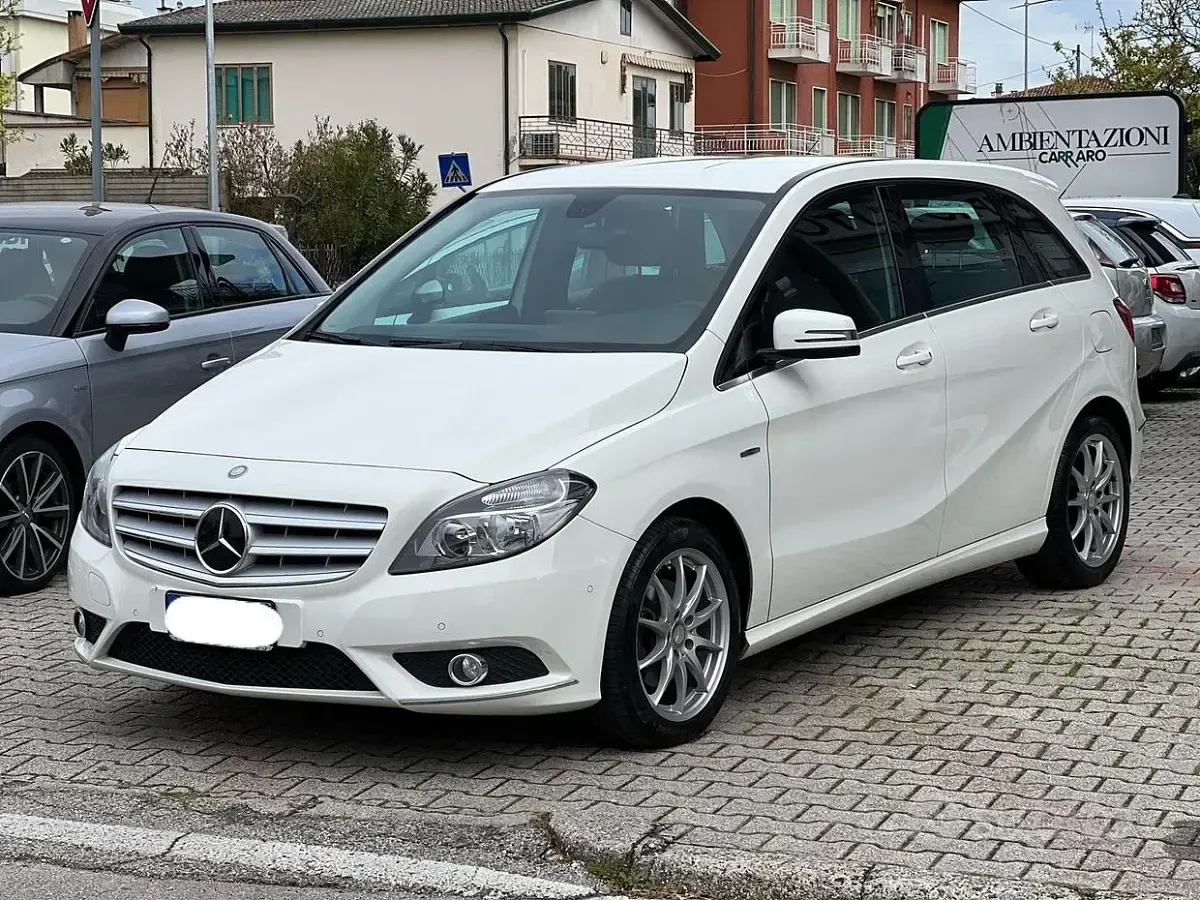 Usata Mercedes B200 Premium 136 CV (100 kW) 2012 Bianco Utilitaria