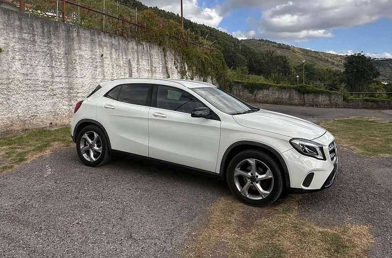 Usata Mercedes GLA200 136 CV (100 kW) 2017 SUV