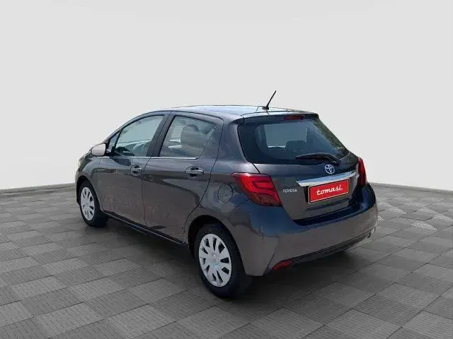 Usata Toyota Yaris Business Edition 69 CV (50 kW) 2017 Grigio Berlina